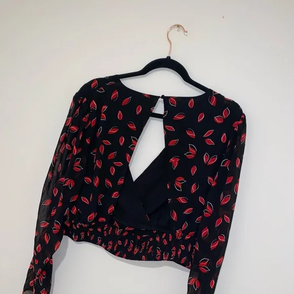 Express printed red and black blouse. - Picture 3 of 12